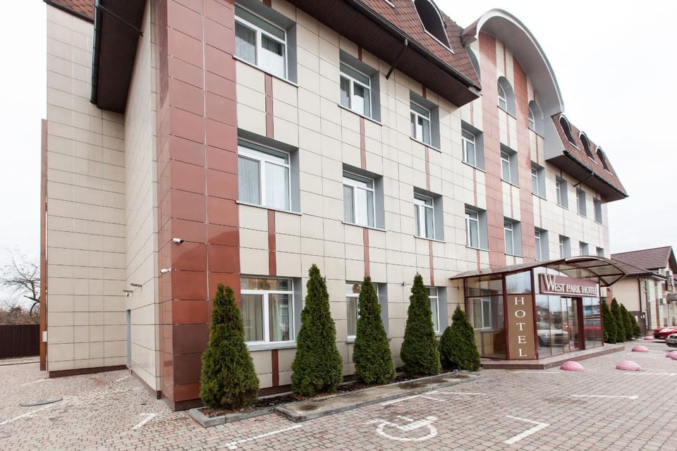 Facade/entrance, Decorative detail, City view, Street view