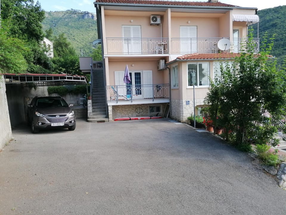 Facade/entrance, Garden, Balcony/Terrace, Mountain view, Sea view