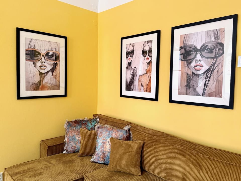 Living room, Seating area
