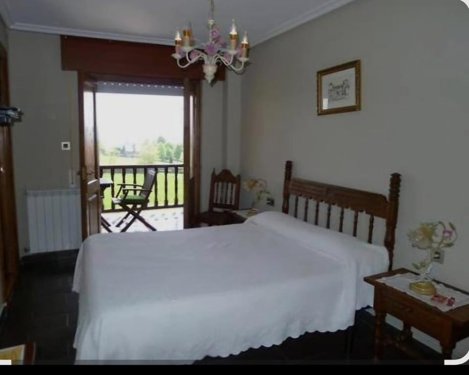 Hospedaje Villa Pilar Bed and Breakfast in Santillana del Mar