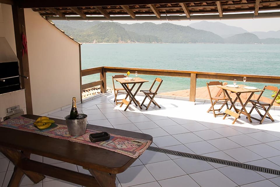 Facade/entrance, BBQ facilities, Balcony/Terrace, Sea view