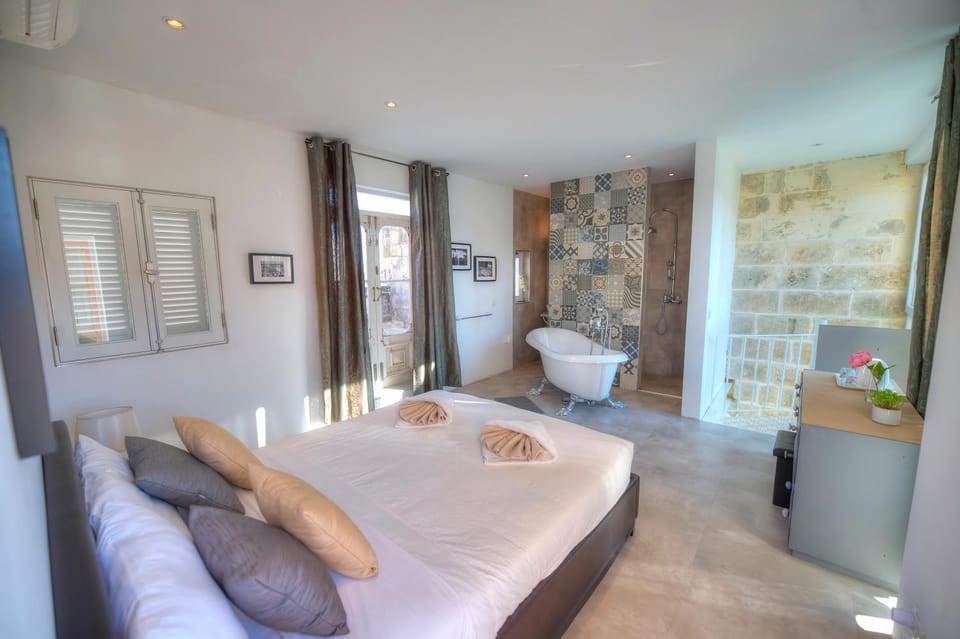 Casa Bartolo A Hidden Gem - Spacious Village Home EBAR1-1 House in Malta