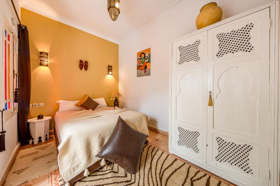 Bed, Photo of the whole room, wardrobe