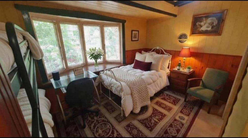 Blackwood Cobb & Co Historic Forest Retreat House in Victoria
