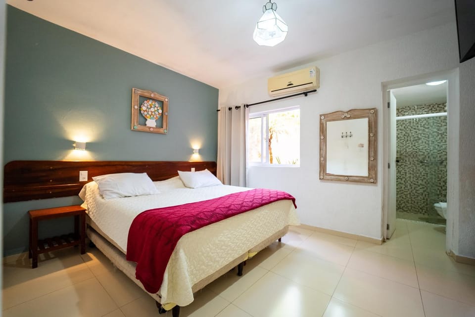 Bed, Photo of the whole room, Bedroom, air conditioner
