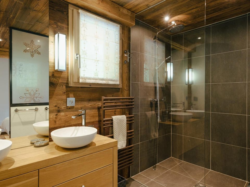 Chalet 5* moderne, proche pistes, garage, WIFI - FR-1-304-113 Chalet in La Clusaz