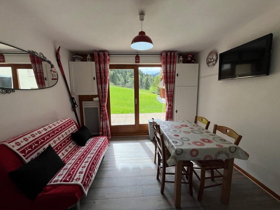 Appartement cosy avec terrasse pour 4 personnes et parking à Châtel - FR-1-198-88 Apartment in Châtel