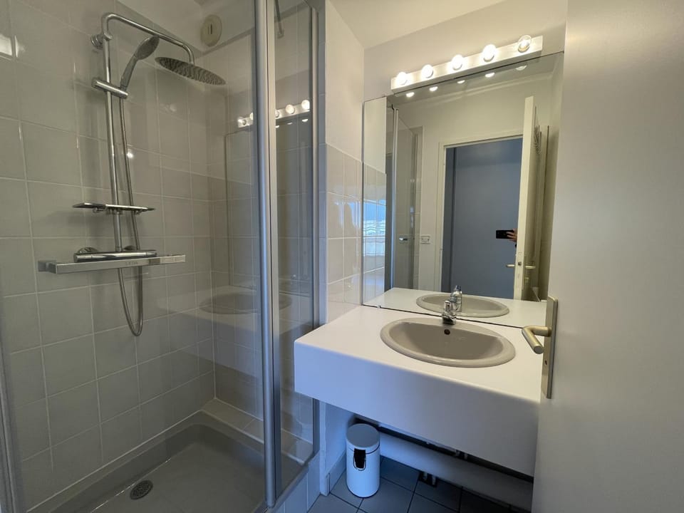 Bel appartement en front de mer avec balcon, parking et équipements modernes - FR-1-361-327 Apartment in Granville