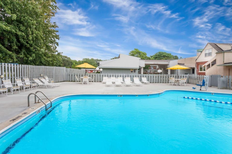 On site, Pool view, Swimming pool, Swimming pool