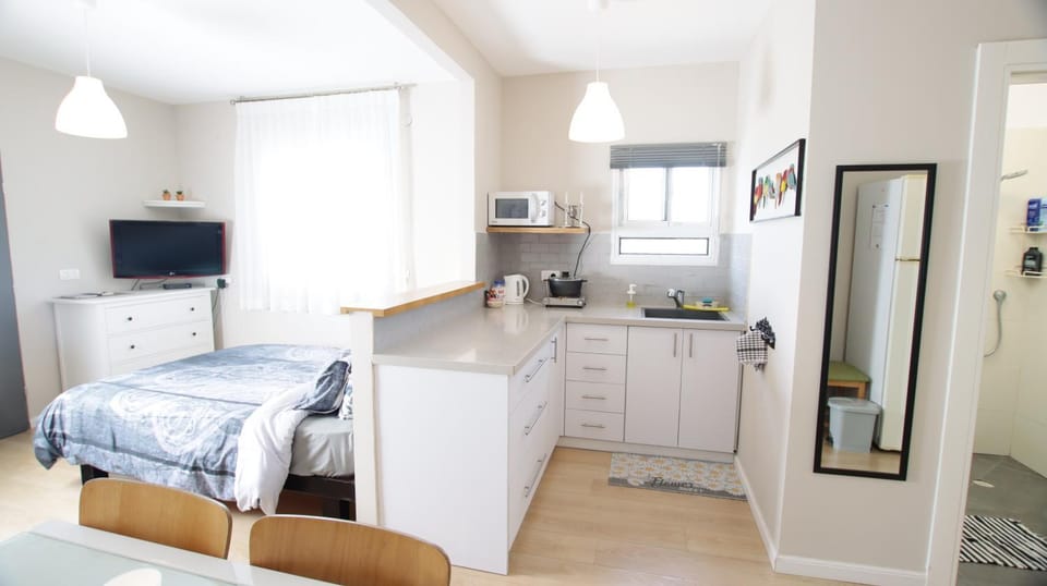 Bed, Kitchen or kitchenette