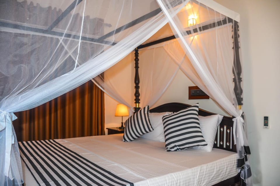 Bedroom, bunk bed