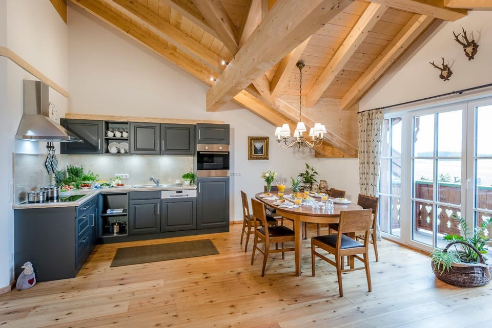 Balcony/Terrace, Kitchen or kitchenette, Photo of the whole room, Dining area, Garden view, Mountain view