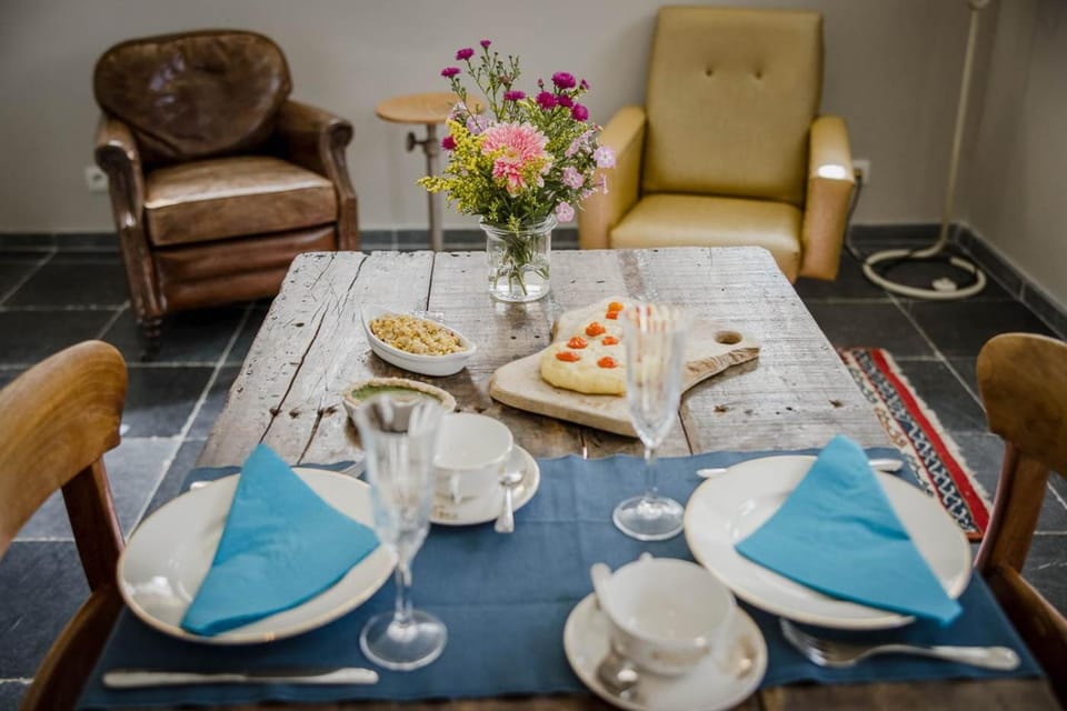 Seating area, Dining area, Breakfast
