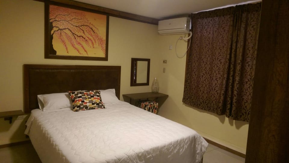 Bed, Photo of the whole room, Bedroom, air conditioner
