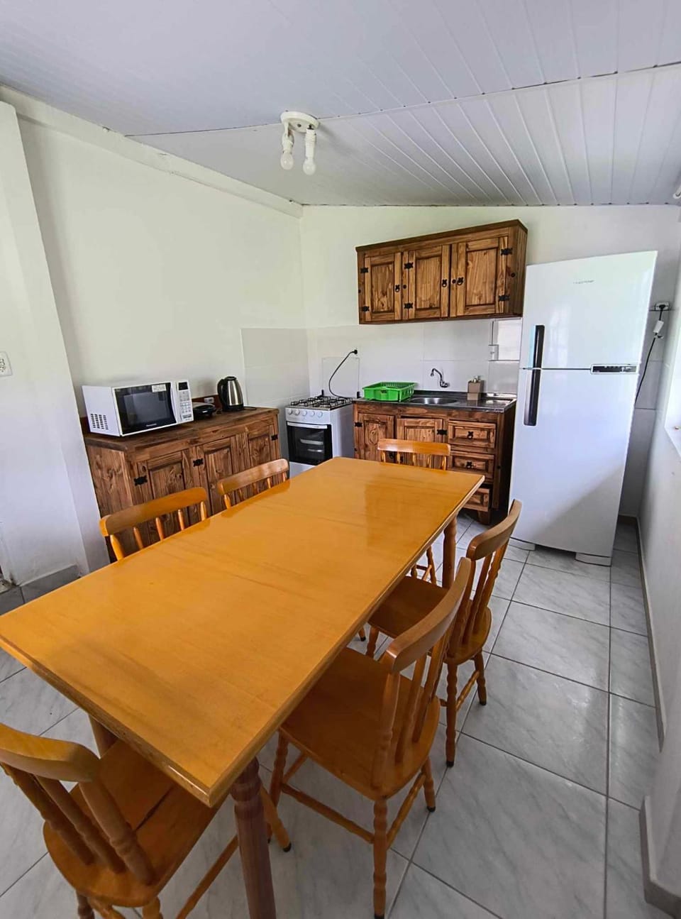 Kitchen or kitchenette, Communal kitchen, microwave, oven, stove, toaster, kitchen