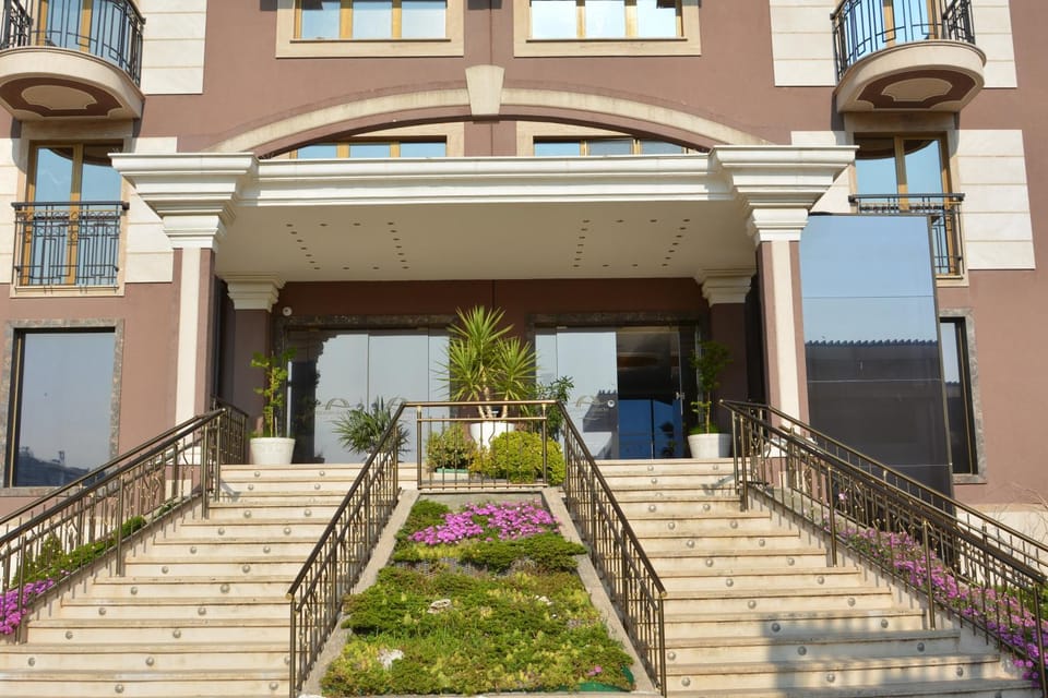 Property building, Facade/entrance