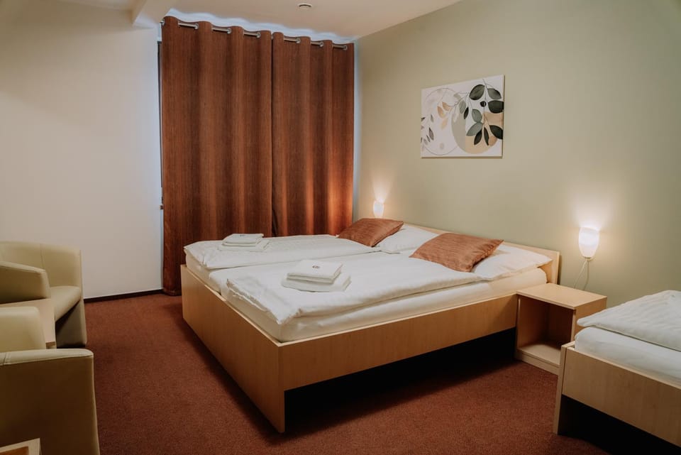Property building, Bed, Photo of the whole room, Bedroom