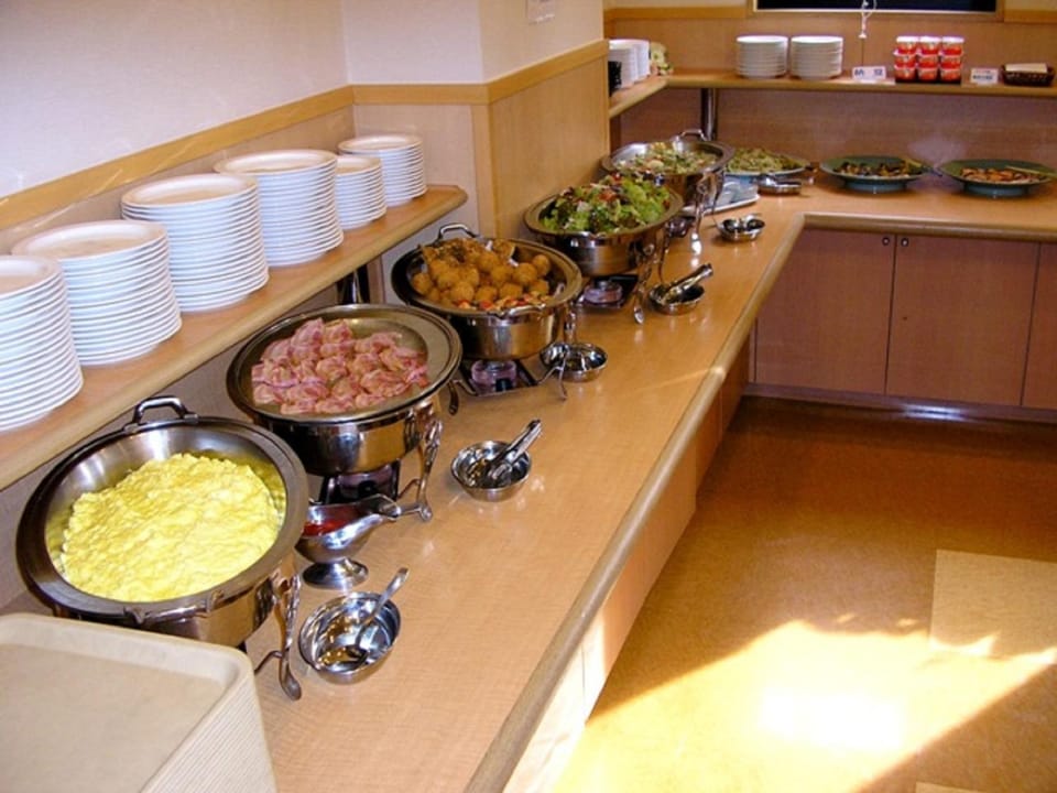 Restaurant/places to eat, Buffet breakfast