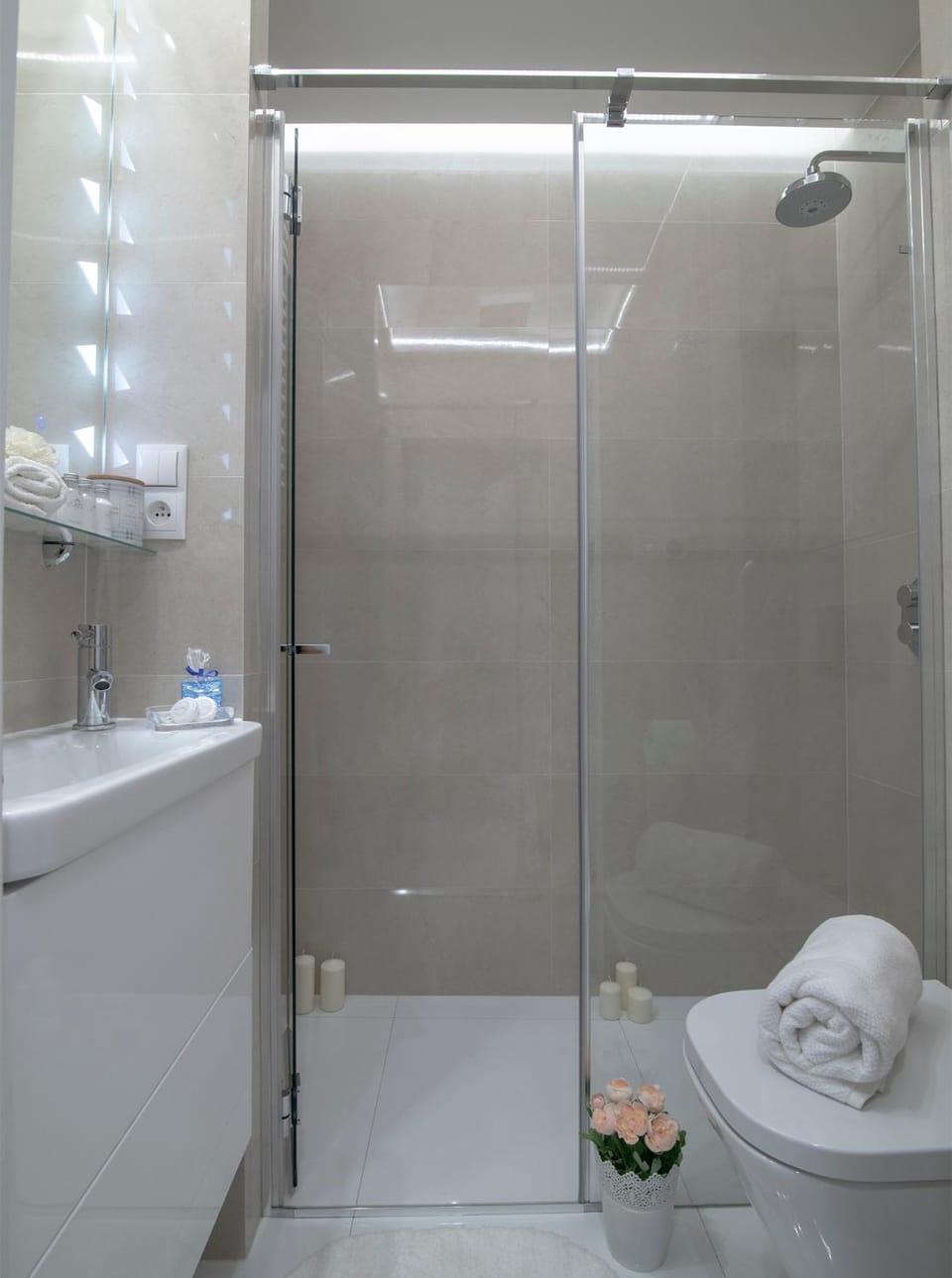 WLR Apartments - Hoza I Apartment in Warsaw