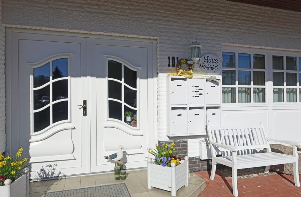 Facade/entrance, Day