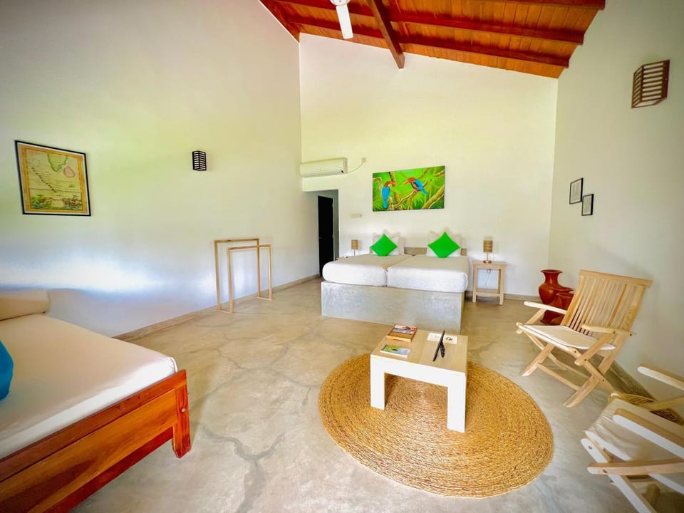 Bed, Seating area, Bedroom, air conditioner