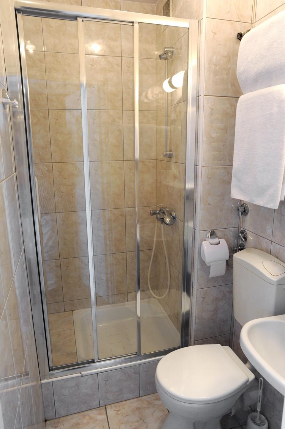 Shower, Toilet