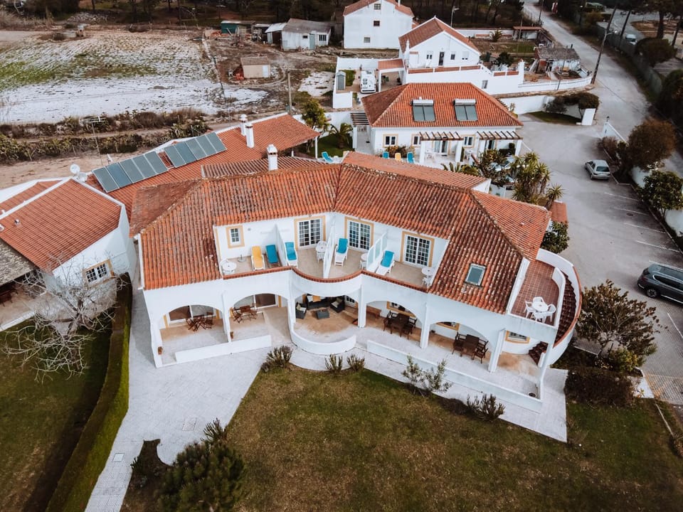 Property building, Off site, Bird's eye view, Garden, Parking