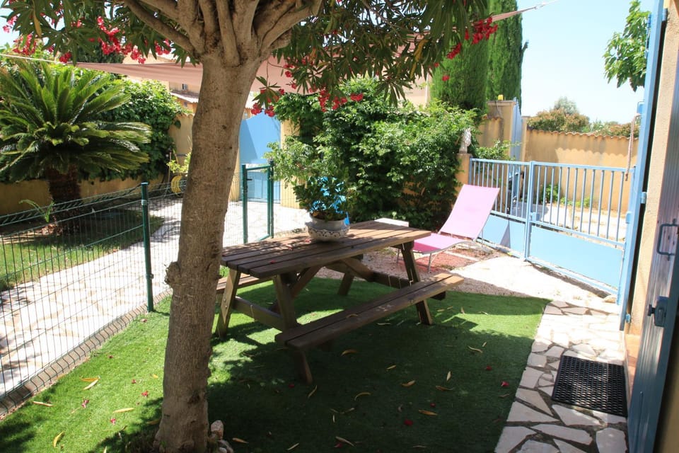 Patio, Garden, Dining area, Garden view, Parking