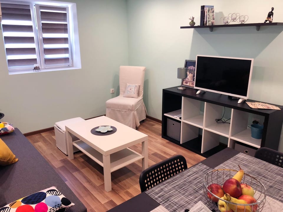 Library, TV and multimedia, Living room, Seating area, Dining area