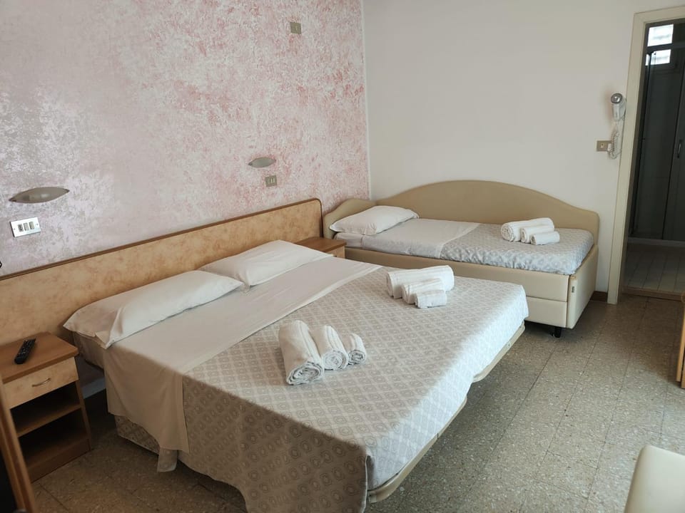 Bedroom, towels