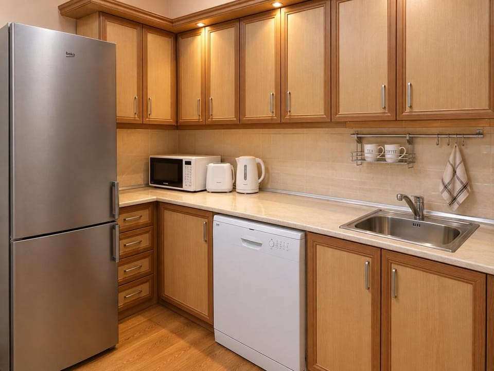 Coffee/tea facilities, Kitchen or kitchenette, stove, toaster