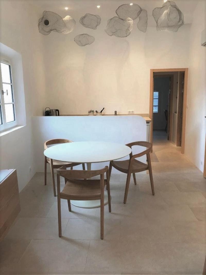 VILLAGE - DUPLEX lumineux avec vue magnifique sur les toits et parking Apartment in Saint-Tropez