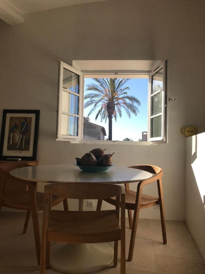VILLAGE - DUPLEX lumineux avec vue magnifique sur les toits et parking Apartment in Saint-Tropez