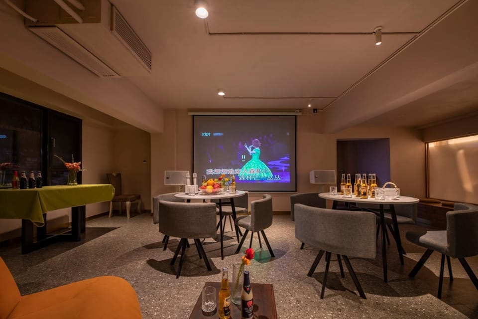 Lounge or bar