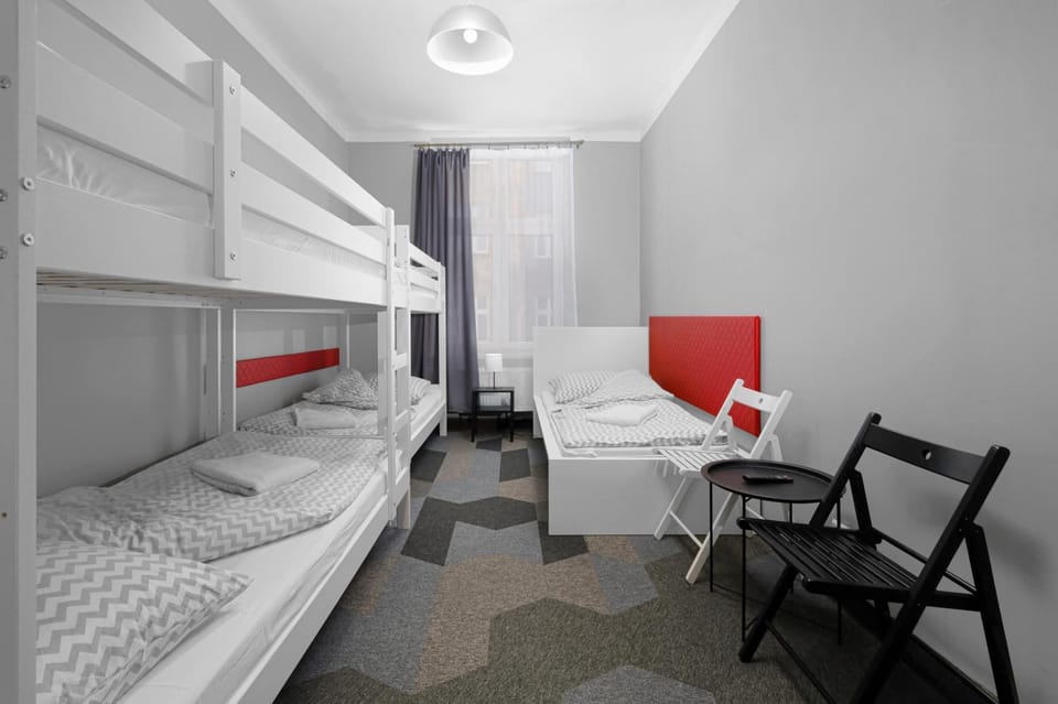 Bed, Bedroom, bunk bed, hair dresser