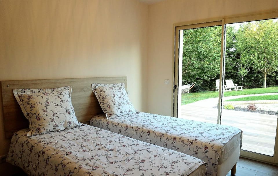 Property building, Bed, Photo of the whole room, Bedroom, Garden view, Garden view, storage, storage