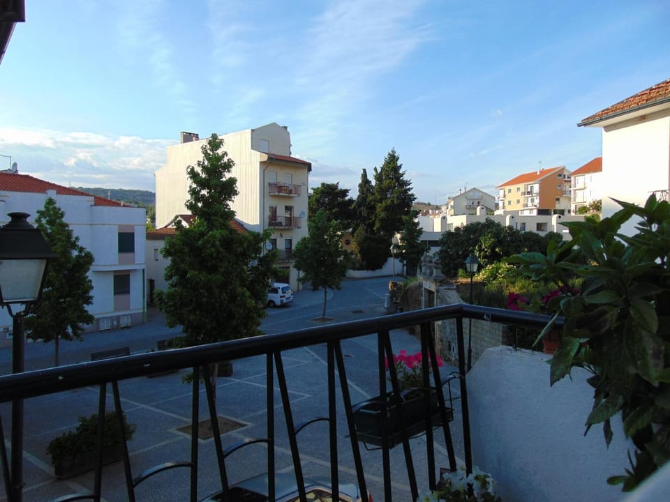 Spring, Off site, Neighbourhood, Balcony/Terrace, Street view, Quiet street view