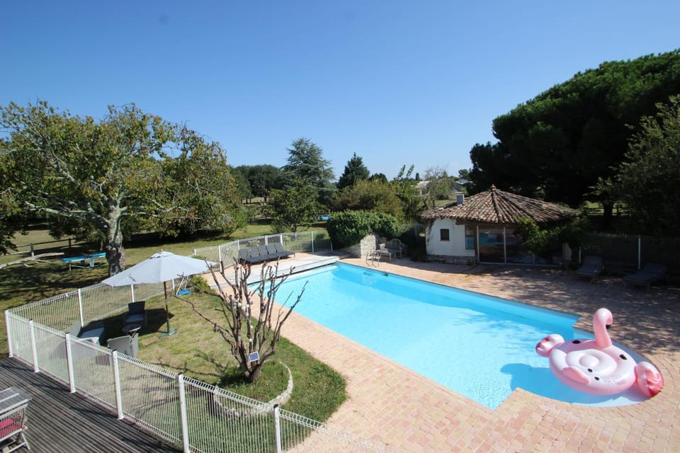 Swimming pool, Swimming pool