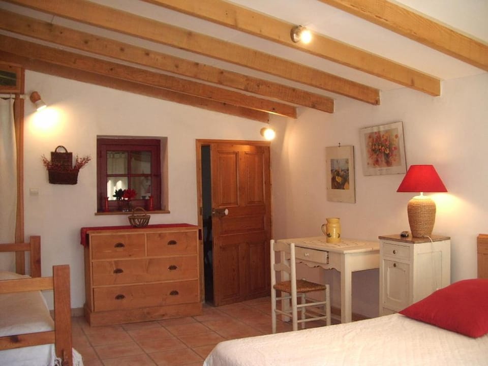 Chambres d'Hôtes Saint Vérédème Bed and Breakfast in Provence