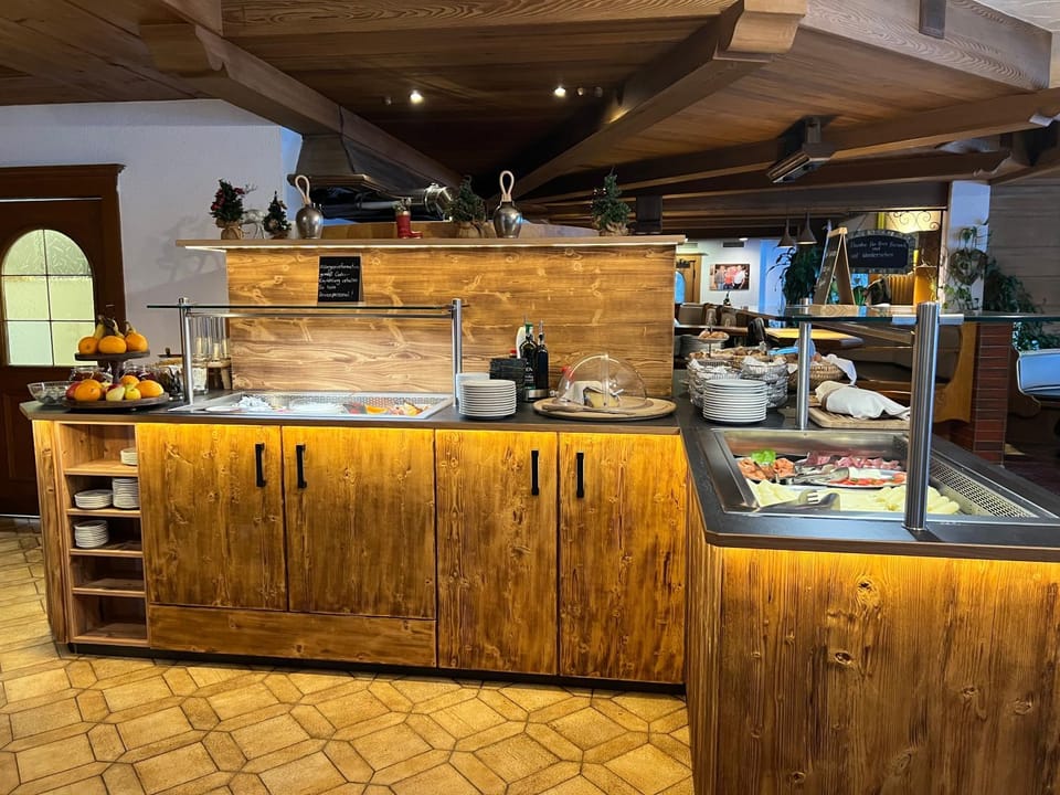 Restaurant/places to eat, Breakfast, Buffet breakfast