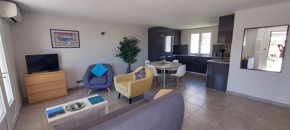 Living room, Dining area