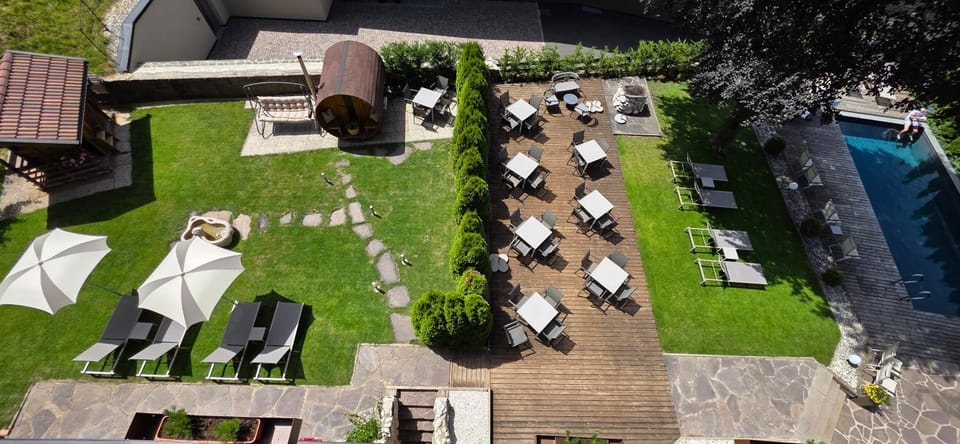 Garden, Garden view, Pool view, Swimming pool, sunbed