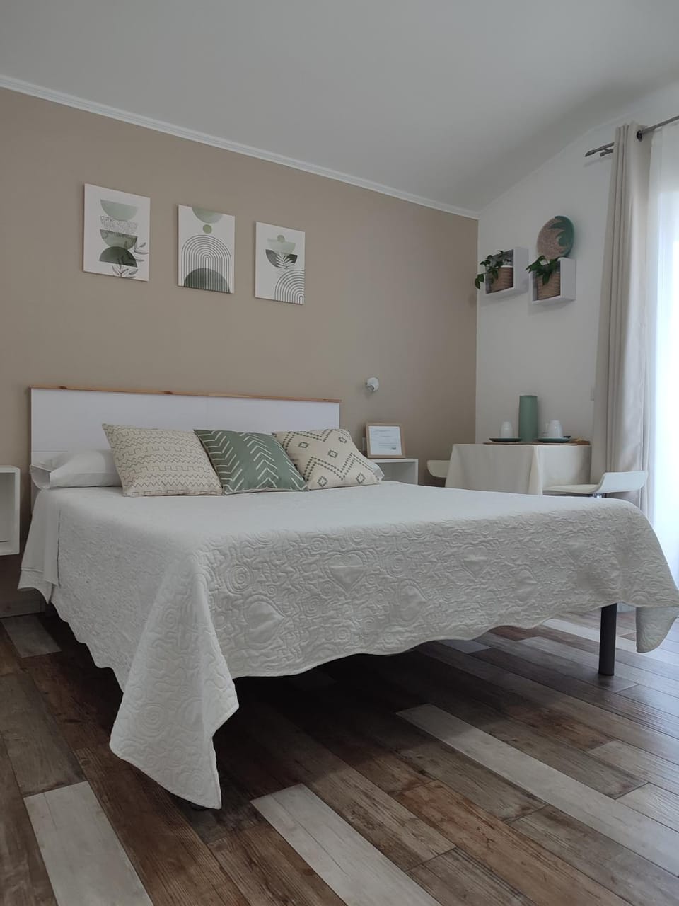 Photo of the whole room