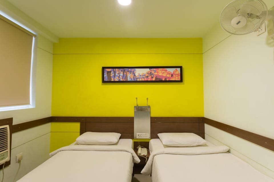 Bed, Photo of the whole room, Bedroom, air conditioner