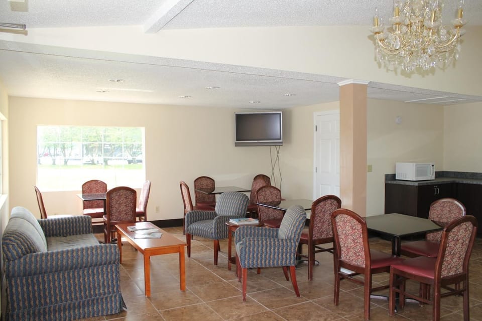 Communal lounge/ TV room