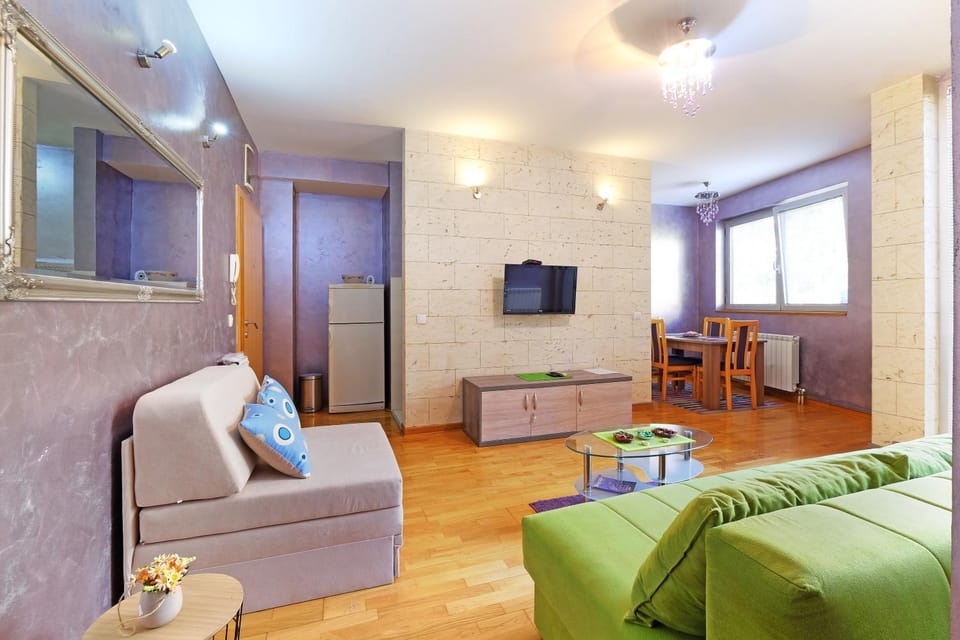 TV and multimedia, Living room, Family
