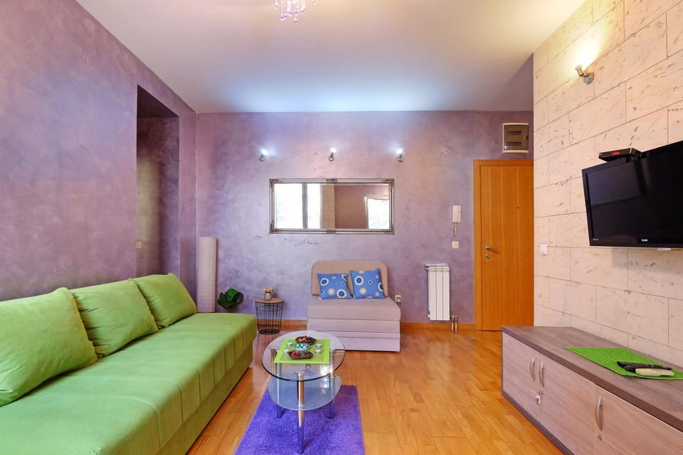 Day, TV and multimedia, Living room