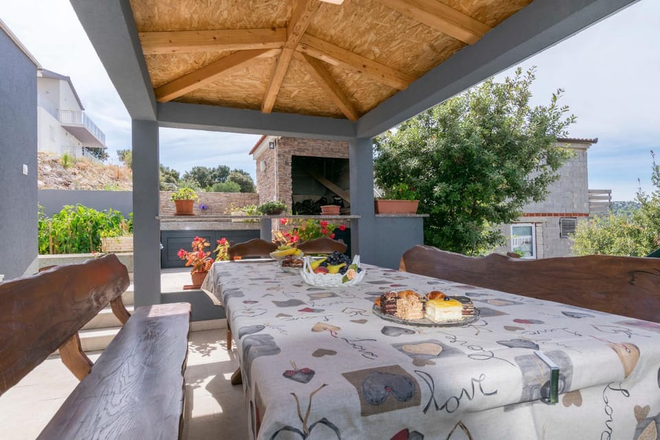 Patio, Facade/entrance, BBQ facilities