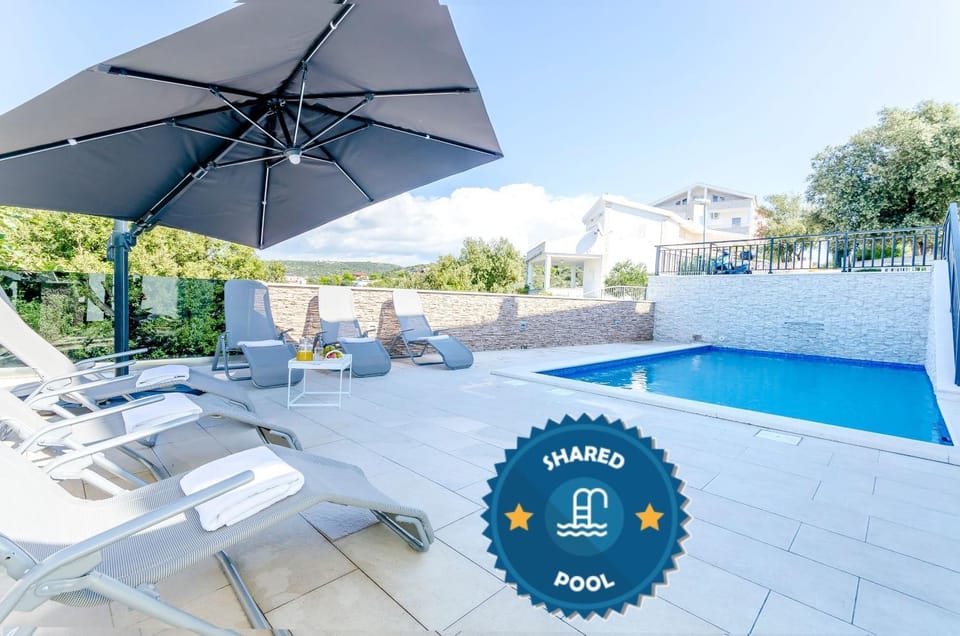 Day, Pool view, Area and facilities, Swimming pool, sunbed