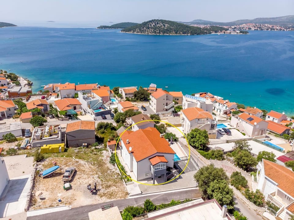 Property building, Bird's eye view, Beach, City view, Sea view, Parking